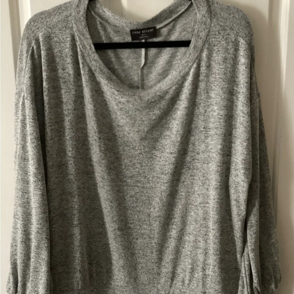Lane Bryant Classic Long-Sleeve Top with Shirttail Hem Heather Grey 18/20 - Picture 4 of 9